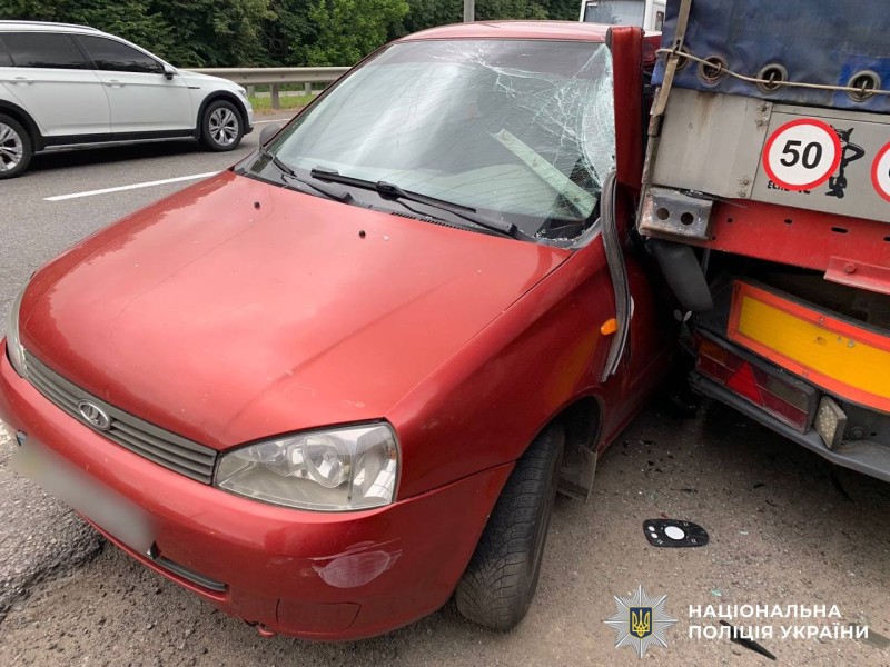Аварія в Стрижавці: ВАЗ влетів у вантажівку, постраждав 65-річний чоловік