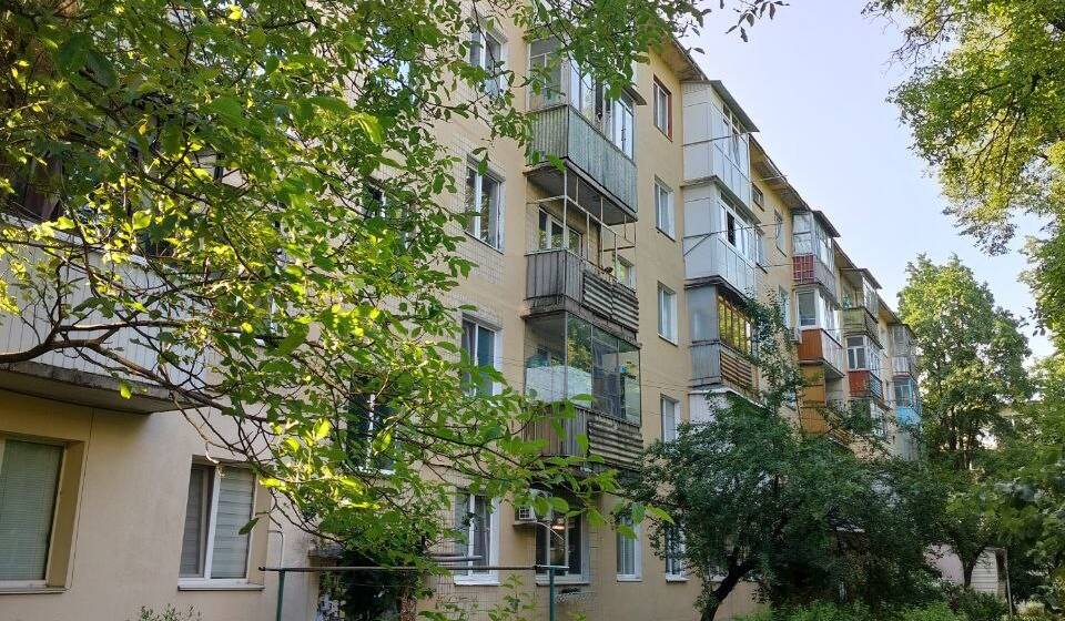 Тепліше і комфортніше: у Вінниці ремонтують стики багатоповерхівок перед опалювальним сезоном