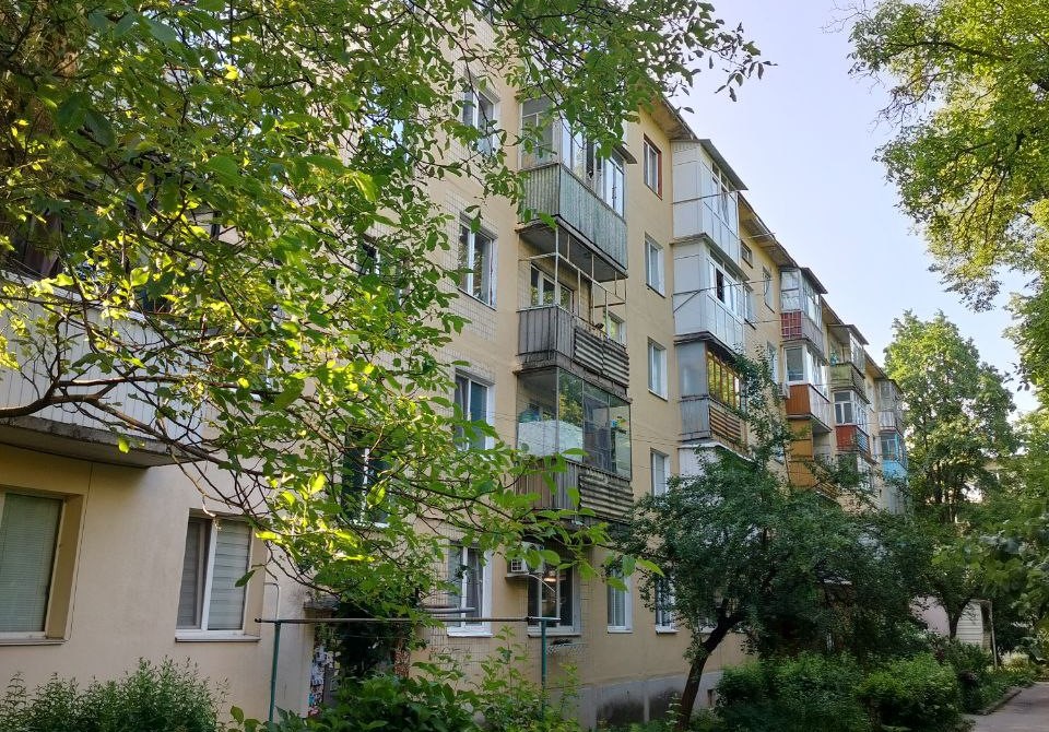 Тепліше і комфортніше: у Вінниці ремонтують стики багатоповерхівок перед опалювальним сезоном