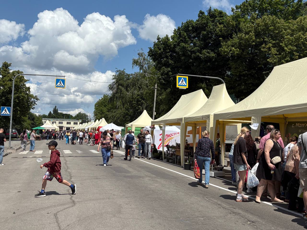 Фермери пригощали з душею: у Вінниці відбувся смачний ярмарок (Фото)
