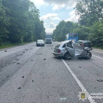 Смертельне ДТП на Вінниччині: зіткнення трьох авто забрало життя трьох людей