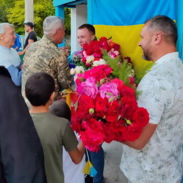 На Вінниччині зустріли звільненого з полону саксофоніста Ростислава Богуцького