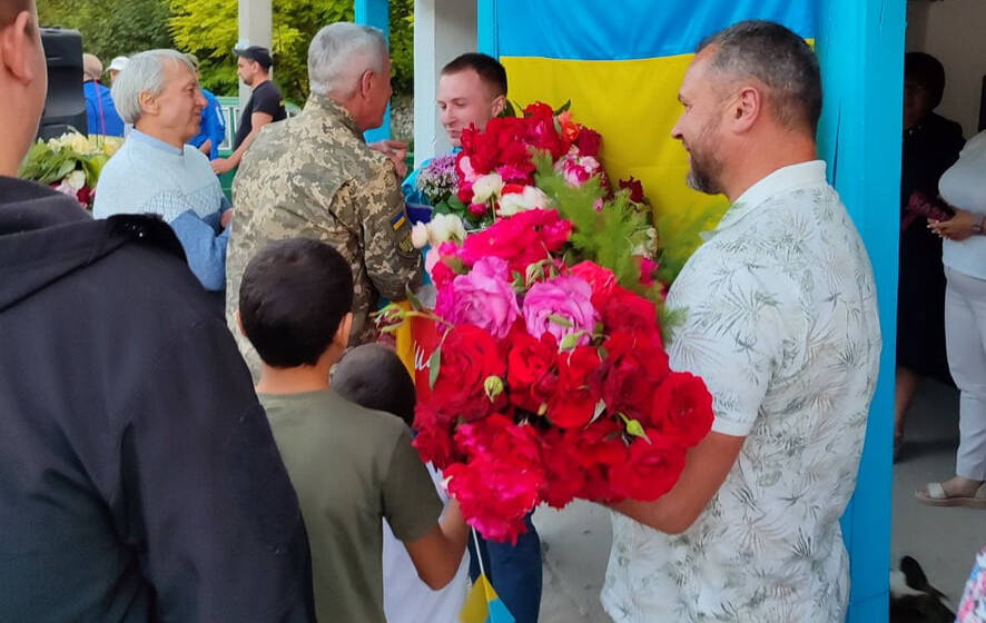 На Вінниччині зустріли звільненого з полону саксофоніста Ростислава Богуцького