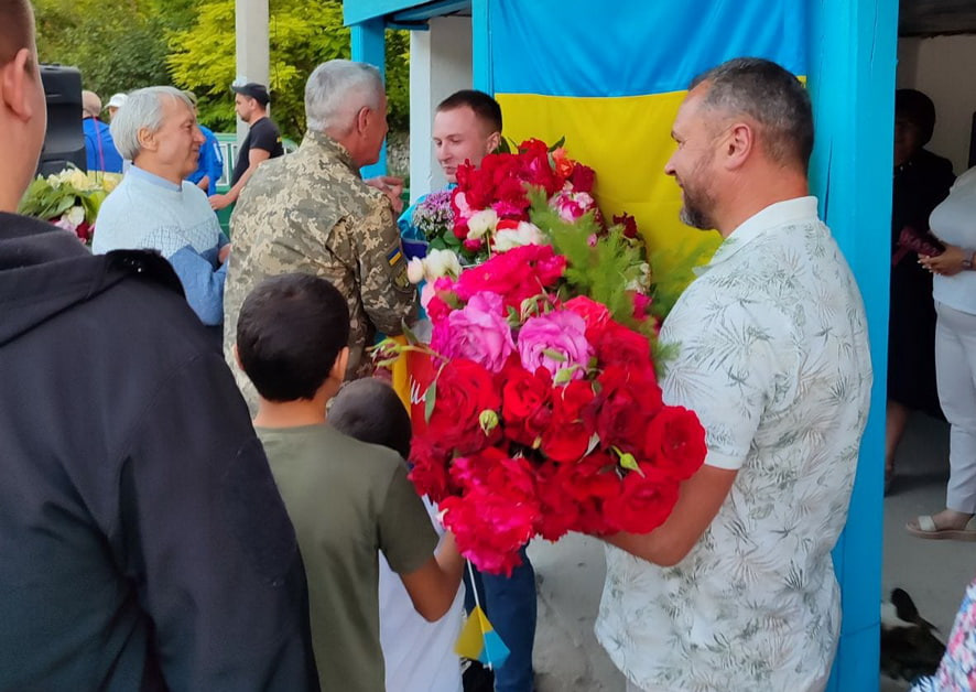 На Вінниччині зустріли звільненого з полону саксофоніста Ростислава Богуцького