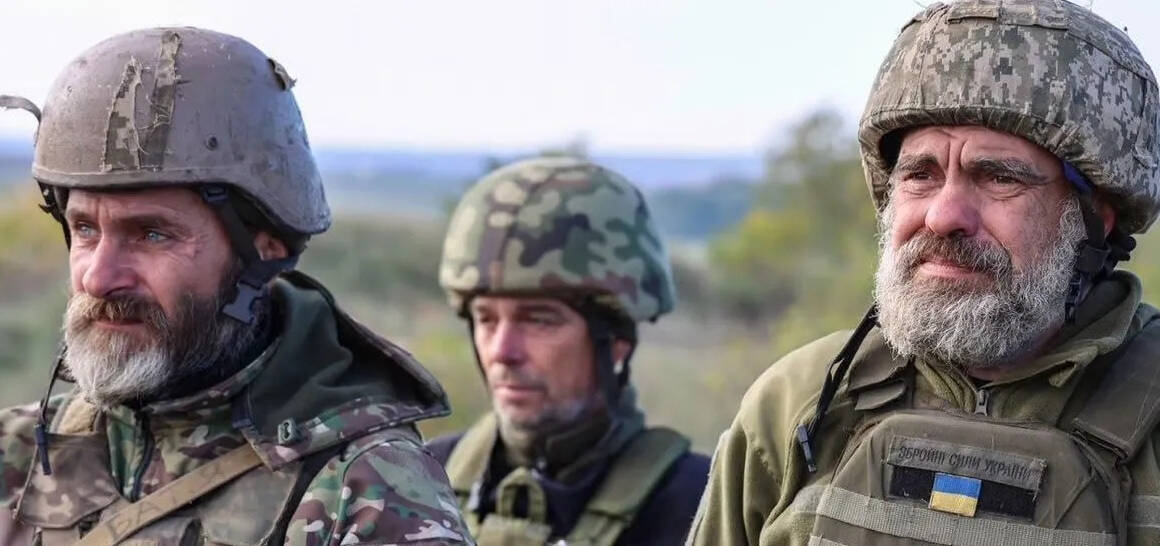 Зеленський дозволив громадянам віком 60+ військову службу за контрактом