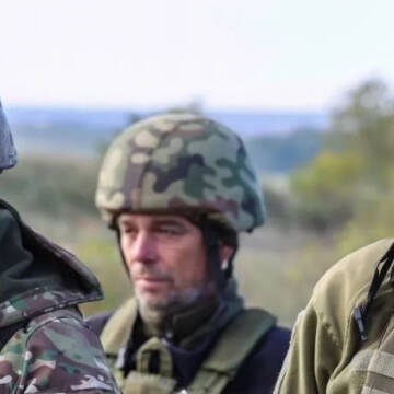 Зеленський дозволив громадянам віком 60+ військову службу за контрактом