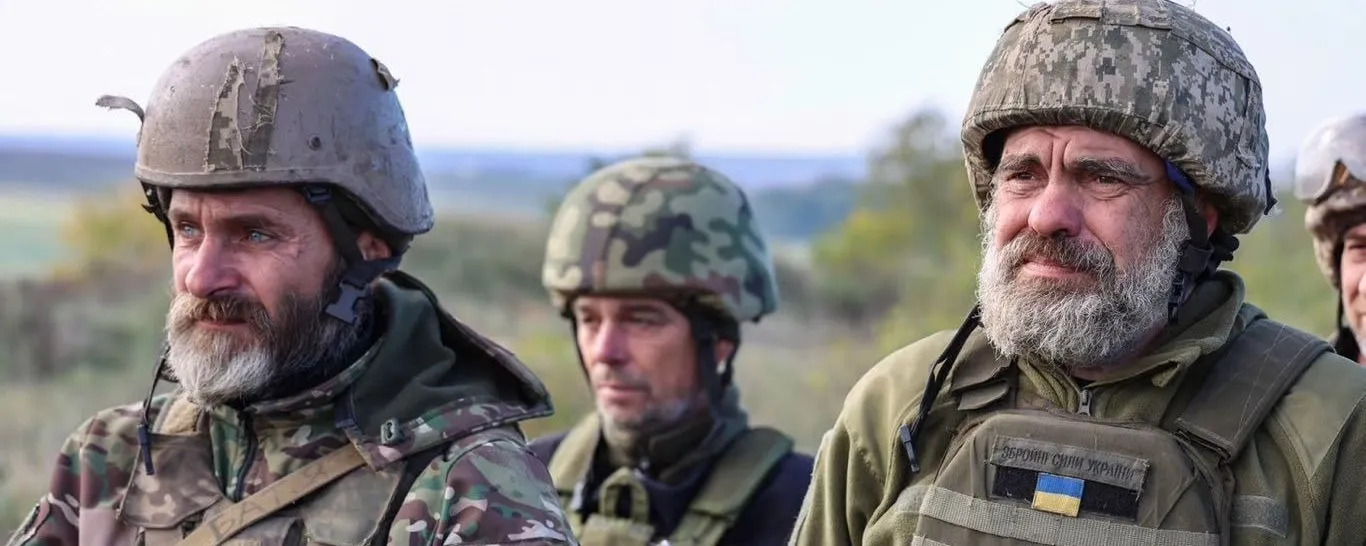 Зеленський дозволив громадянам віком 60+ військову службу за контрактом
