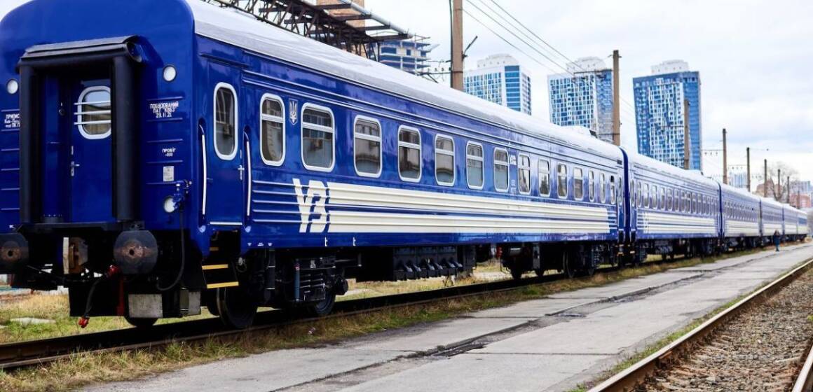 “Укрзалізниця” повідомляє про перебої в русі поїздів через атаки РФ