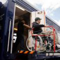 Укрзалізниця показала безбар’єрний вагон для пасажирів на кріслі колісному