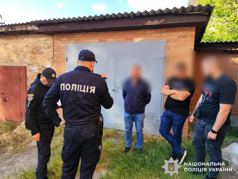 У Вінниці затримали 18-річного юнака, який розкладав наркотики по місту