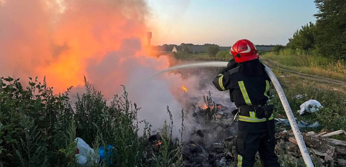 За добу — 15 пожеж: рятувальники Вінниччини ліквідовували вогонь у будинках і на відкритих територіях