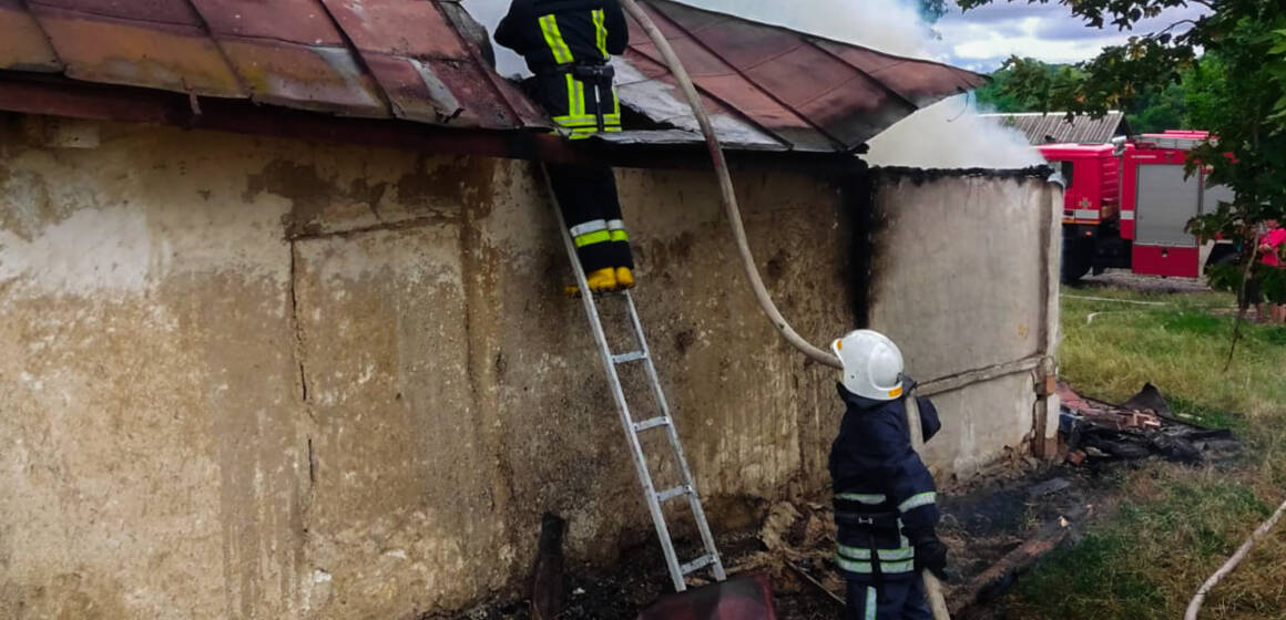 Рятувальники Вінниччини за добу приборкали три пожежі