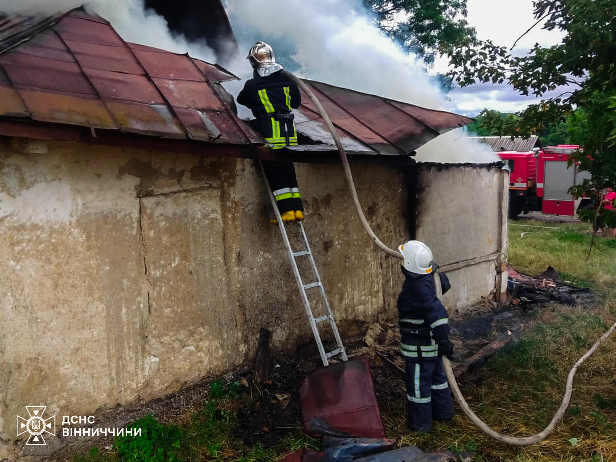 Рятувальники Вінниччини за добу приборкали три пожежі