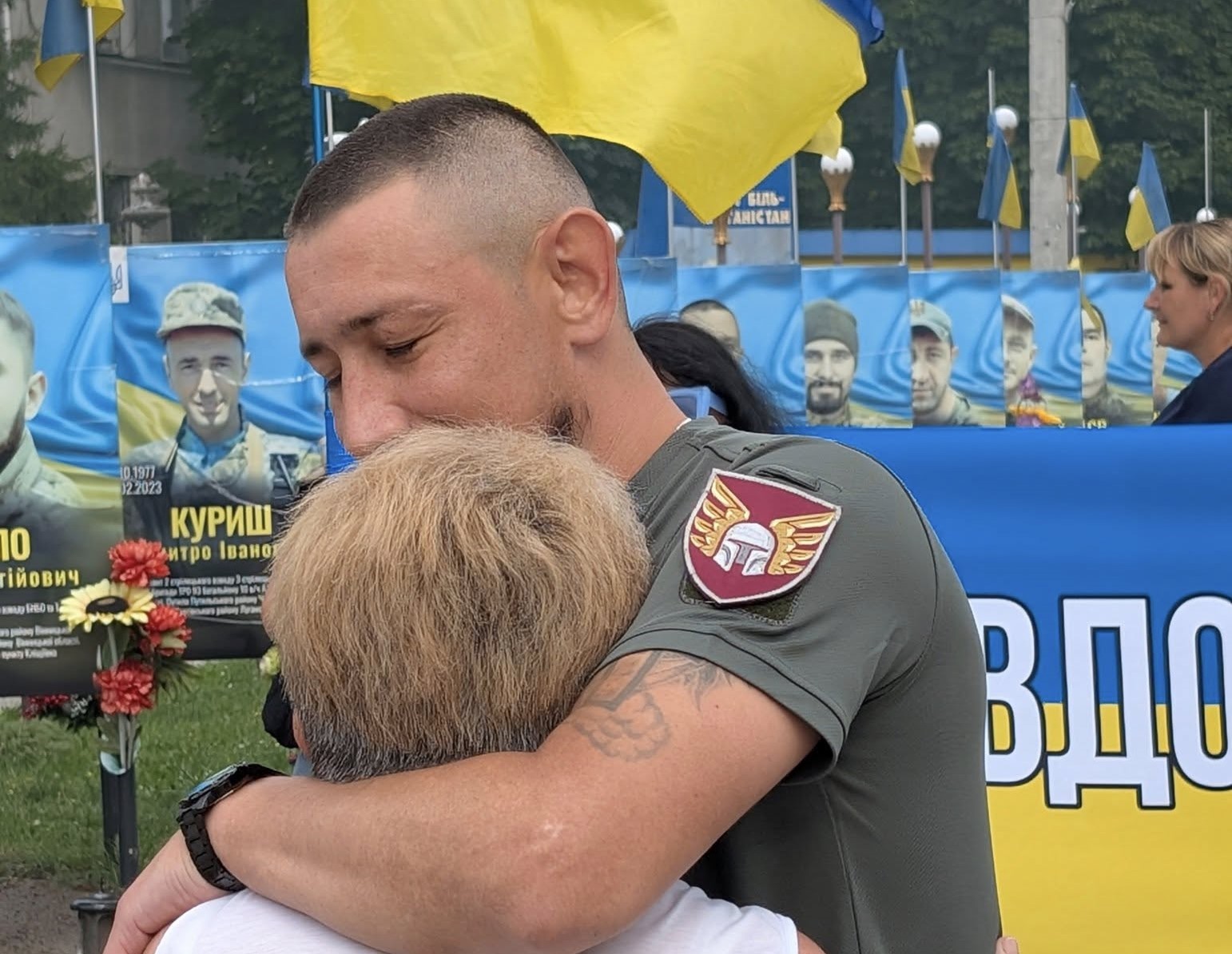 На Вінниччині зустріли захисника звільненого з полону