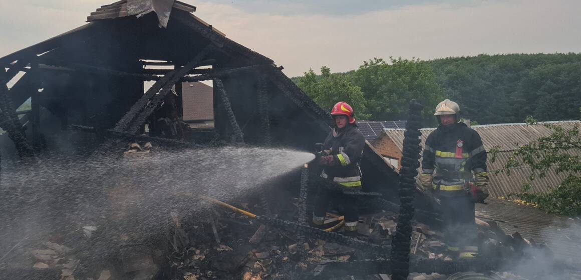Впродовж доби рятувальники Вінниччини загасили 8 пожеж