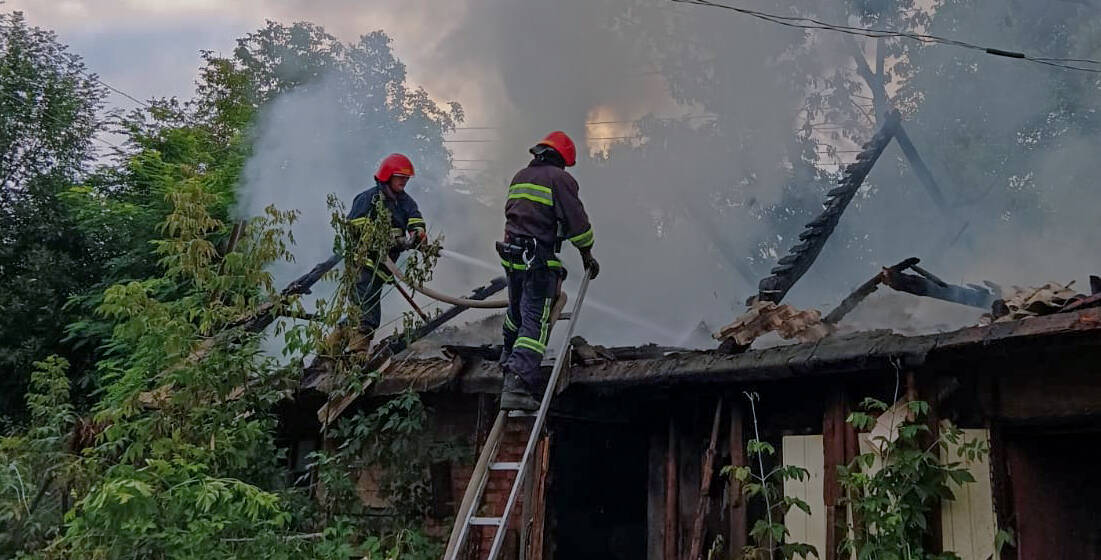 На Вінниччині ліквідували чотири пожежі за добу, одну спричинили дитячі пустощі