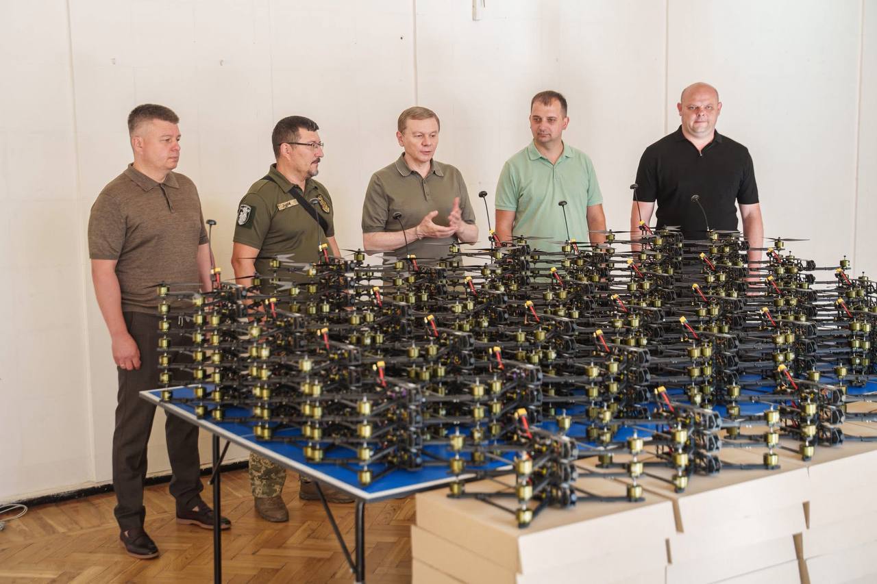 Понад 1100 FPV, спецавтомобіль, БПЛА «Щедрик»: Міжрегіональний координаційний гумштаб відзвітував про допомогу військовим за три тижні
