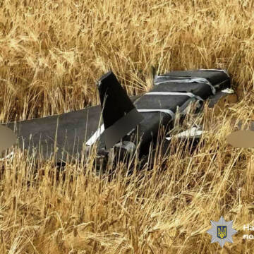 Поліція Вінниччини знешкодила боєприпаси дрона, що не вибухнув після збиття