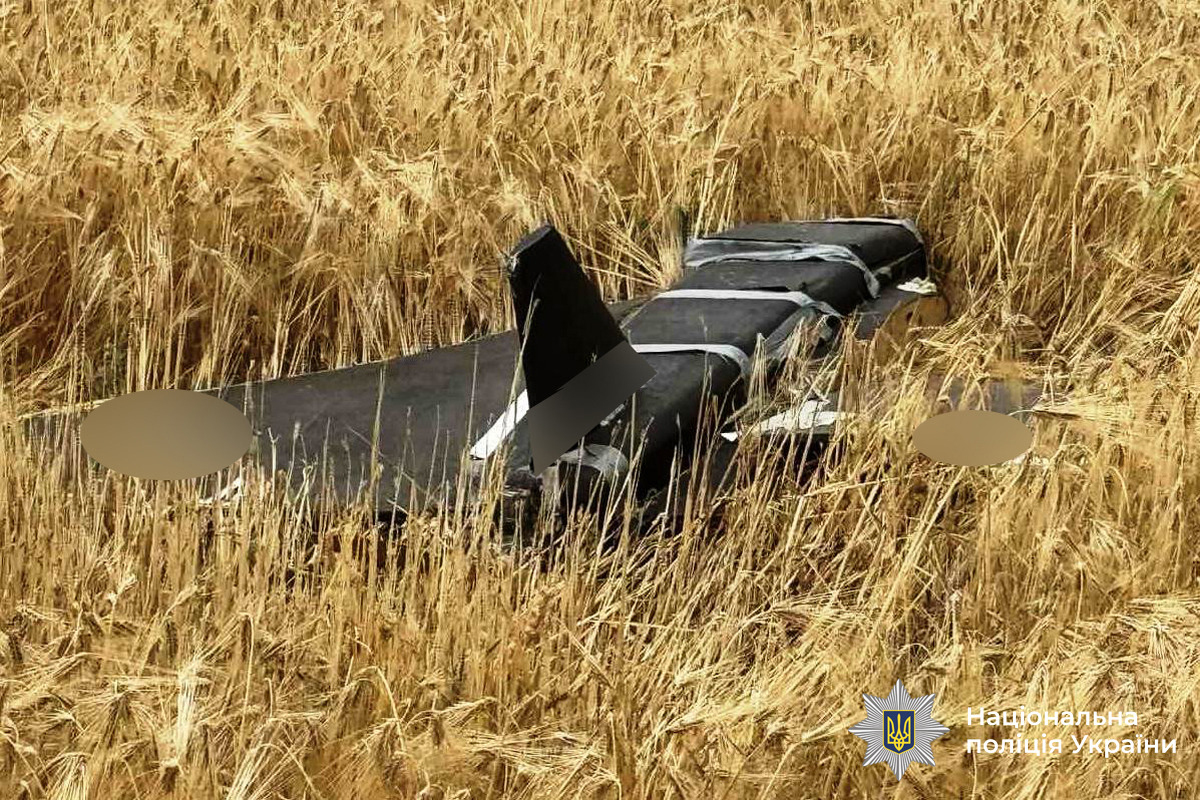 Поліція Вінниччини знешкодила боєприпаси дрона, що не вибухнув після збиття