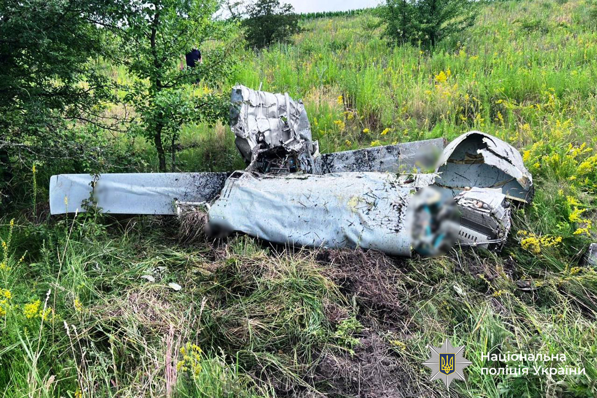 Поліція Вінниччини знешкодила боєприпаси дрона, що не вибухнув після збиття