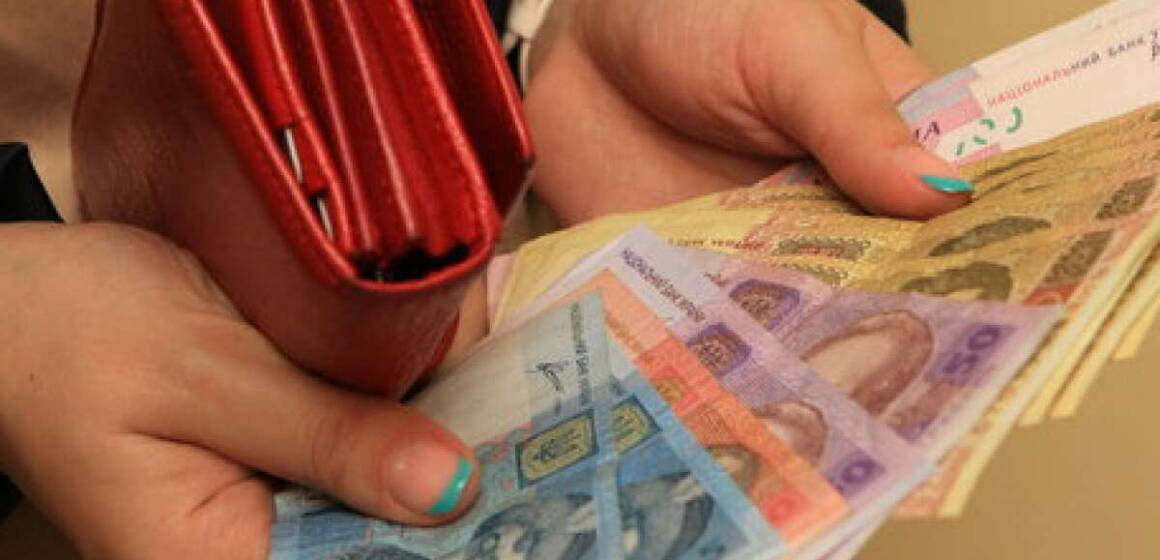 Вінничани можуть оформити державну допомогу та стипендії: куди звертатися