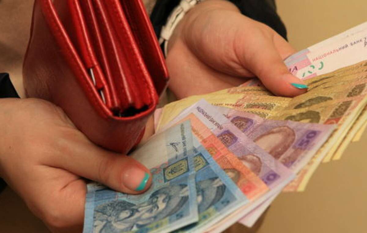 Вінничани можуть оформити державну допомогу та стипендії: куди звертатися