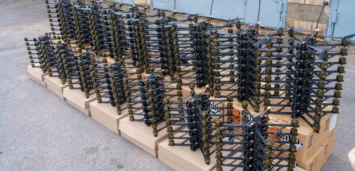 Міжрегіональний координаційний гуманітарний штаб передав ще 400 FPV-дронів для двох військових бригад