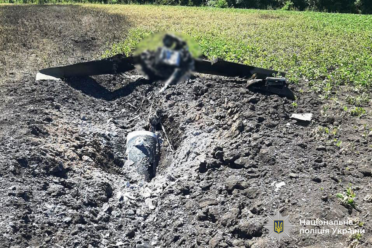 Поліція Вінниччини знешкодила боєприпаси дрона, що не вибухнув після збиття