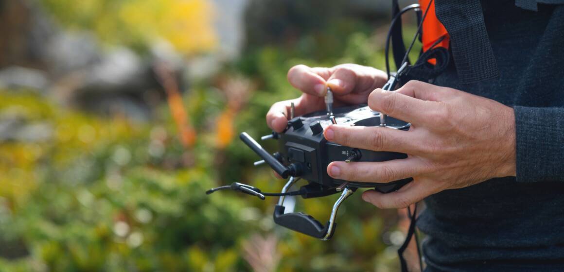 У школах навчатимуть керувати FPV-дронами: МОН оновило програму “Захист України”