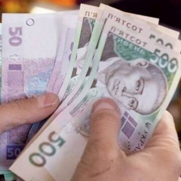 Середня зарплата в Україні за червень зросла майже на 2000 грн