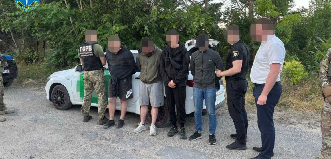 На Вінниччині викрили двох чоловіків, які переправляли людей через кордон