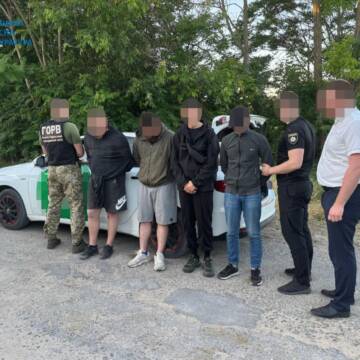 На Вінниччині викрили двох чоловіків, які переправляли людей через кордон