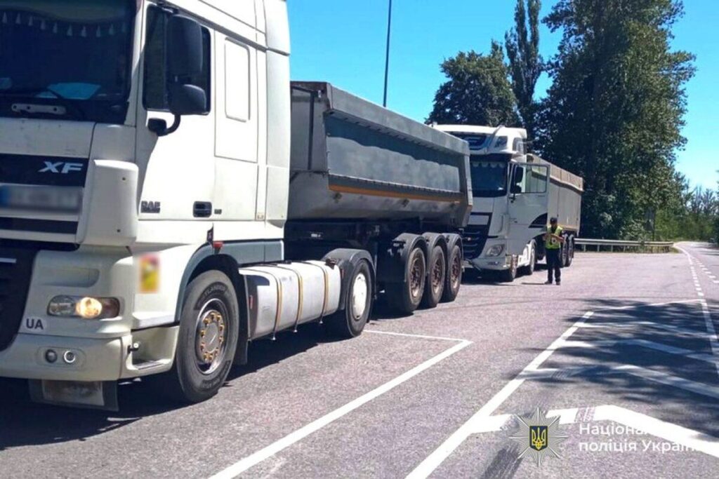 Понад 28°C — вантажівки зупиняються: на Вінниччині діє тимчасова заборона руху