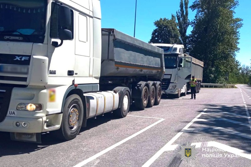 Понад 28°C — вантажівки зупиняються: на Вінниччині діє тимчасова заборона руху