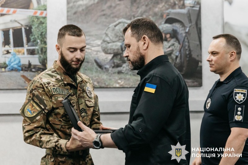 Поліцейський із Жмеринки отримав нагороду від міністра внутрішніх справ