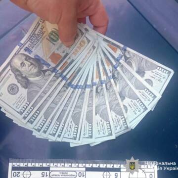 У Бершаді зловмисник викрав у знайомого 1600 доларів