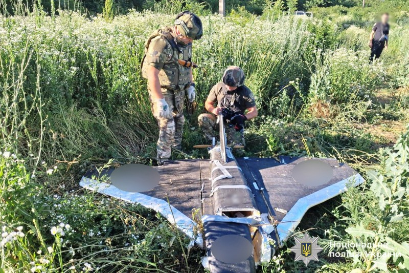 Поліція Вінниччини знешкодила боєприпаси дрона, що не вибухнув після збиття