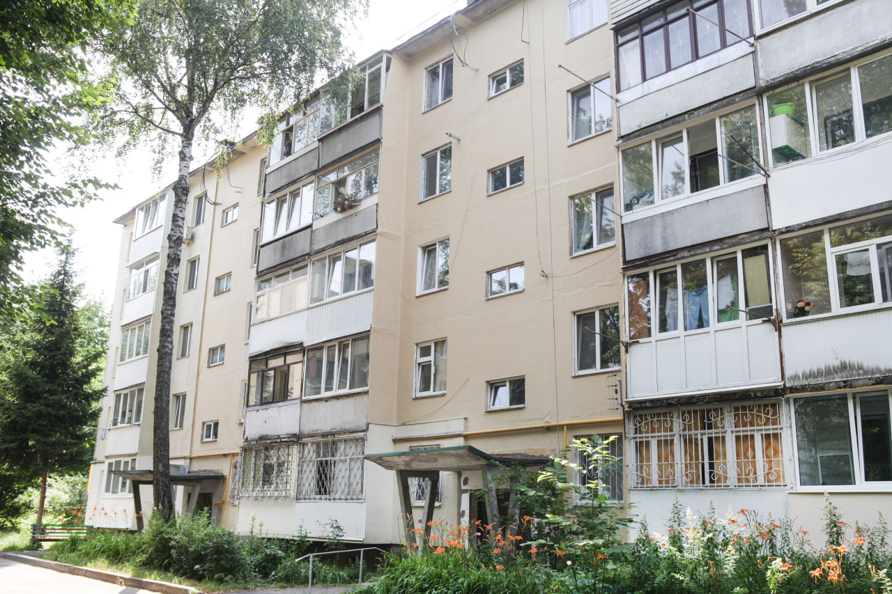 Підготовка до зими: у Вінниці відремонтували стики в будинку на Юності