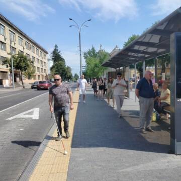 Як ветерани Вінниці оцінили перший міський маршрут міністерського проєкту “Рух без бар’єрів”