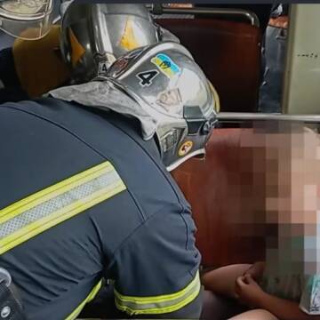 Без страху й сліз: у Вінниці малюк застряг у трамваї (Відео)