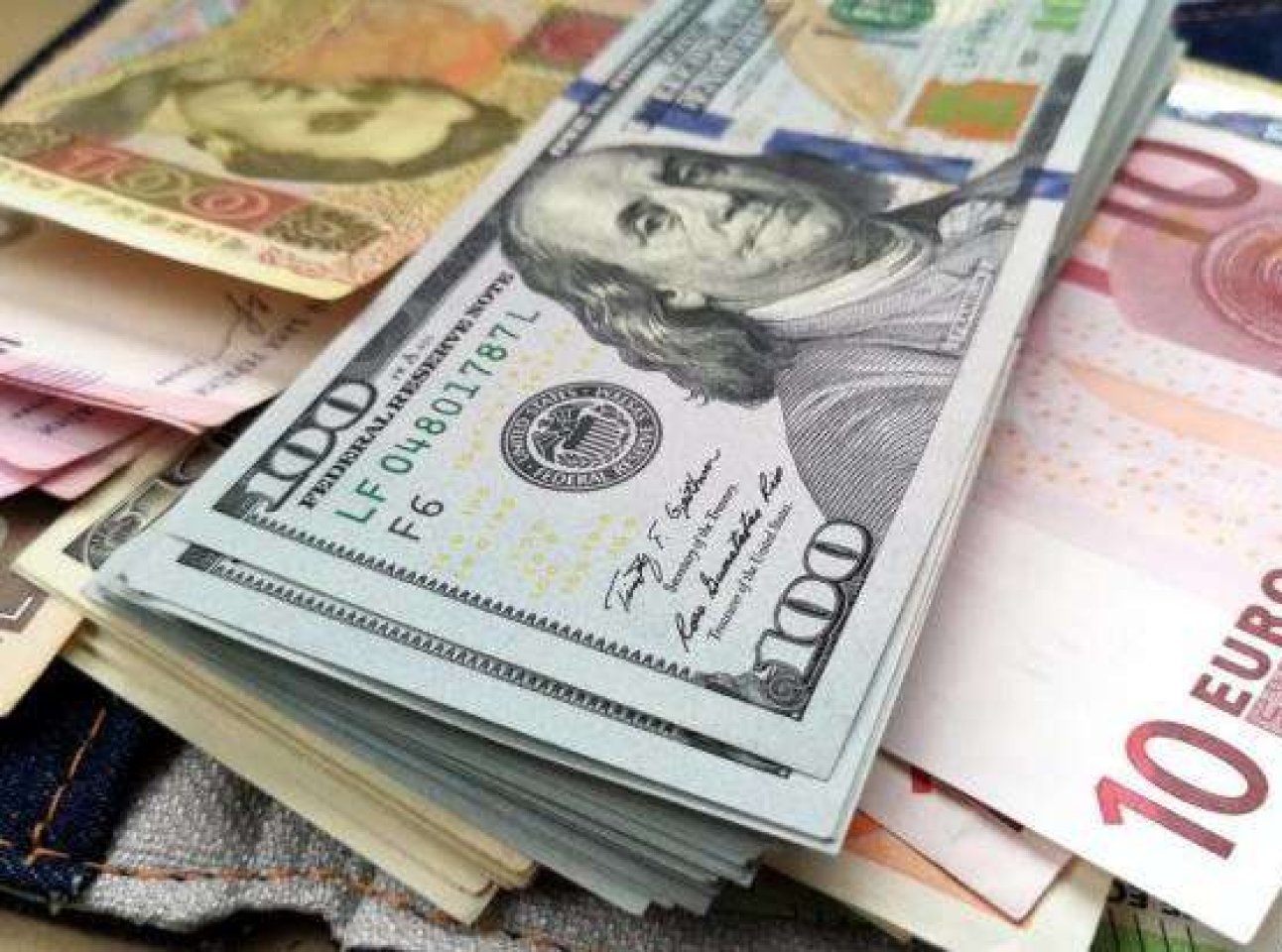 Курс валют на 3 липня: скільки коштують долар, євро і злотий