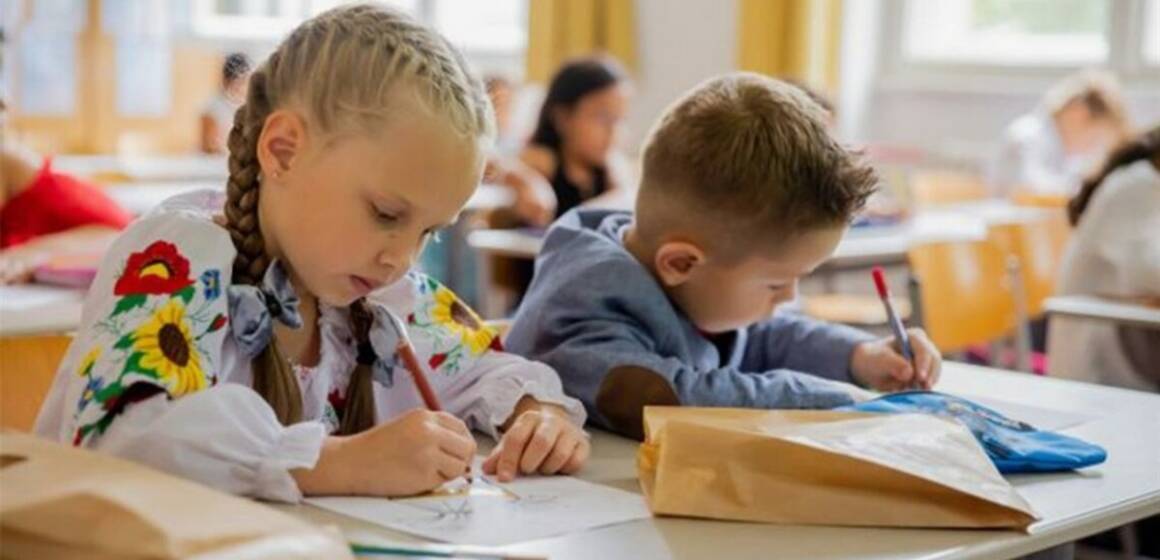 “Пакунок школяра”: Кабмін запускає виплату для батьків першокласників
