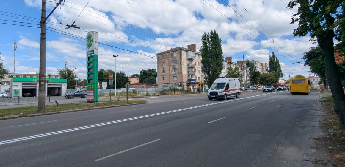 Безпечний рух без лівих поворотів: у Вінниці впроваджують нові дорожні рішення