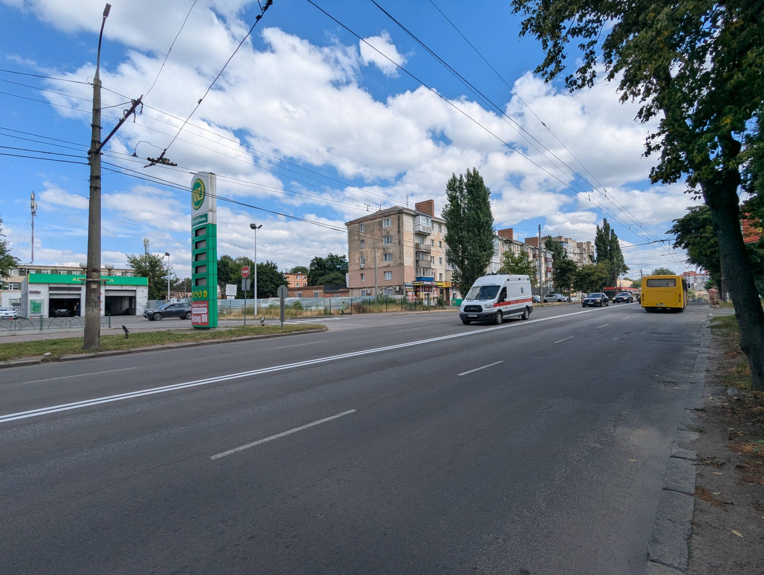 Безпечний рух без лівих поворотів: у Вінниці впроваджують нові дорожні рішення