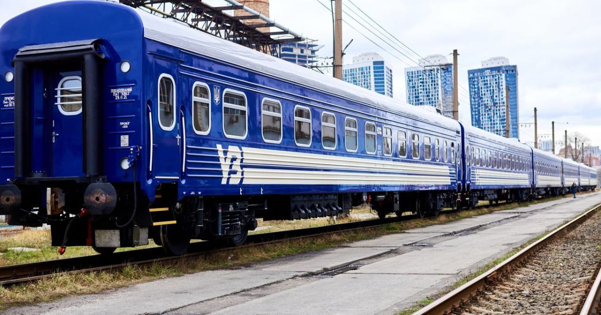 Через нічні обстріли в Україні масово затримуються поїзди