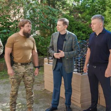 За підвищення боєздатності бригади: Володимир Гройсман та Сергій Моргунов отримали нагороду від Третьої штурмової