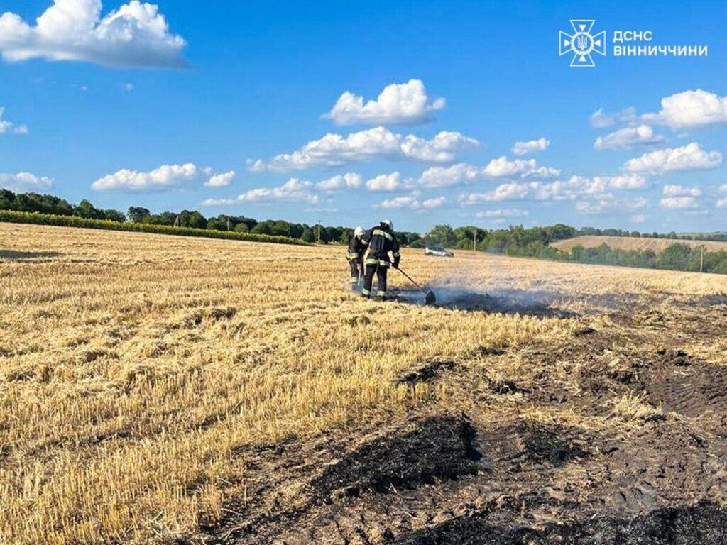 У Вінницькій області під час жнив загорівся комбайн і пшеничне поле