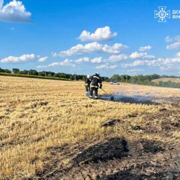 У Вінницькій області під час жнив загорівся комбайн і пшеничне поле