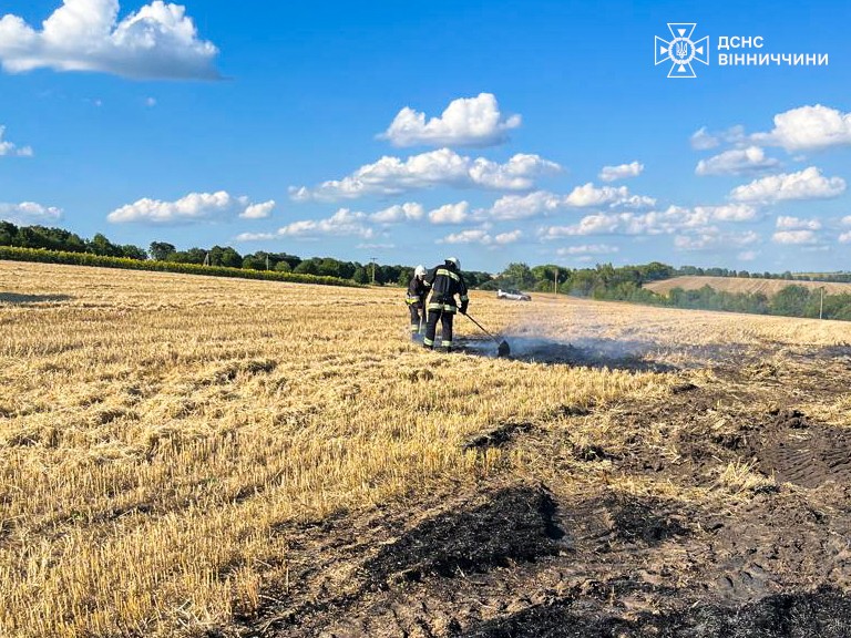 У Вінницькій області під час жнив загорівся комбайн і пшеничне поле