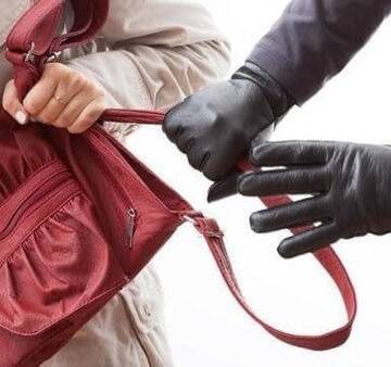 У середмісті Вінниці грабіжник намагався вкрасти сумочку, але отримав відсіч